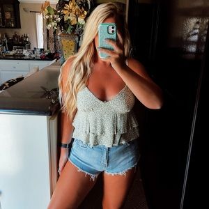 🆕 NWT green and white floral ruffle tank top